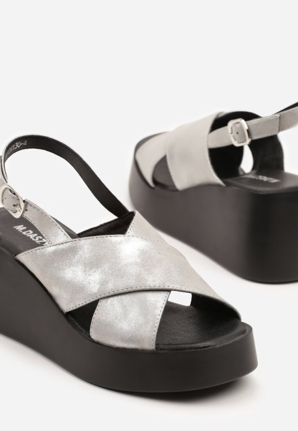 Srebrne Sandały na Koturnie Ozdobione Szerokimi Paskami Emsedi