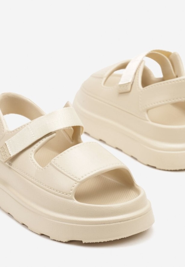 Beżowe Sandały Piankowe na Tłoczonej Platformie z Zapięciem na Rzep Telerisa