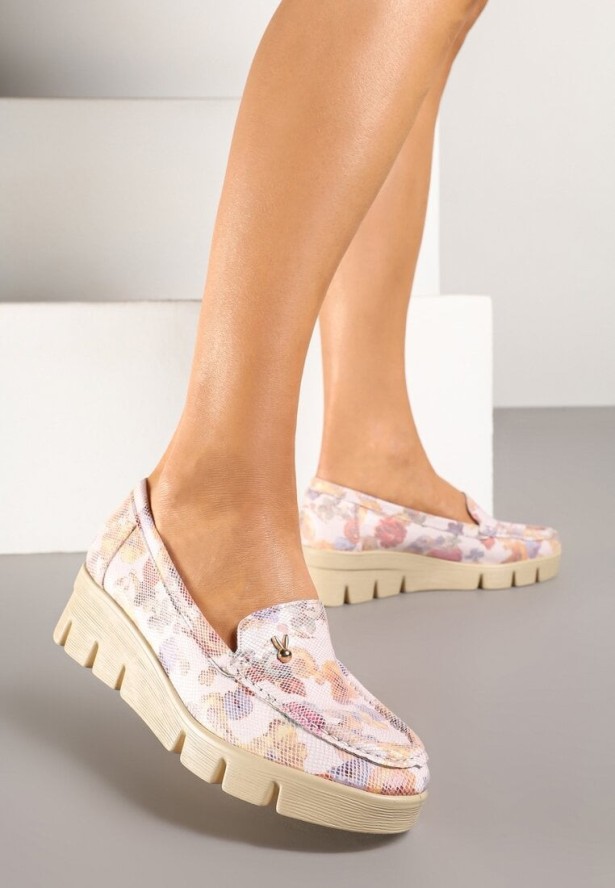 Różowe Półbuty na Koturnie ze Skórzaną Wkładką i Metalicznym Połyskiem Sesilorena