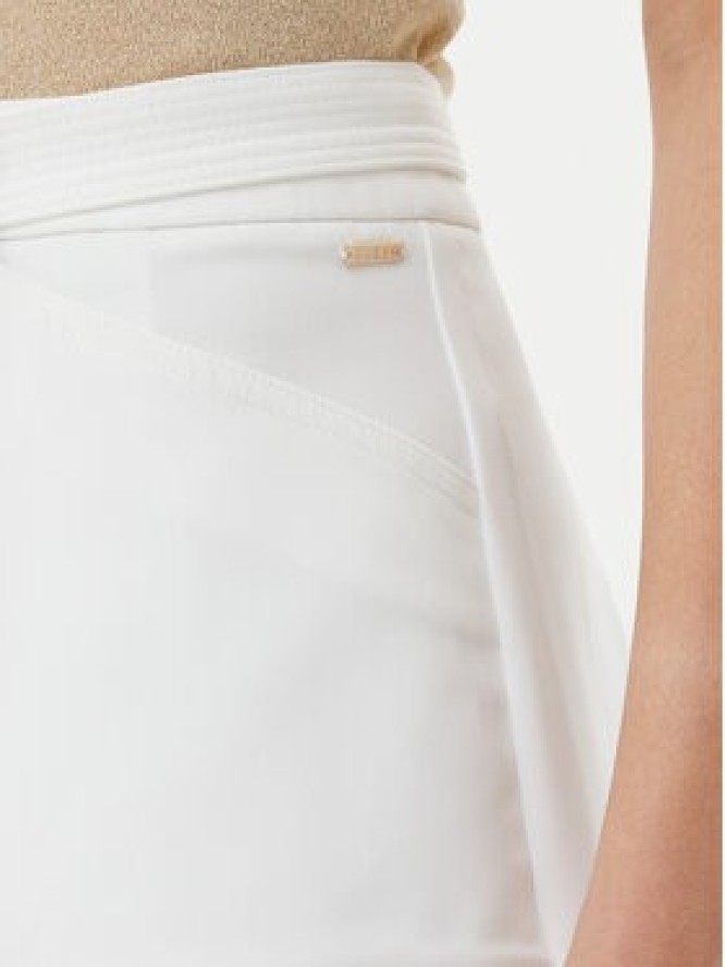 Guess Szorty materiałowe W5GD0I WH9Y2 Biały Loose Fit