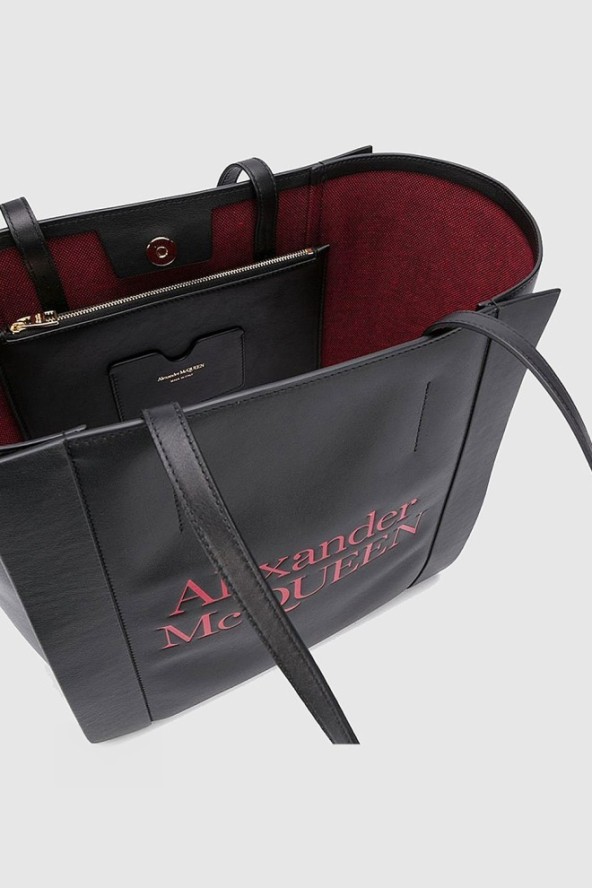 ALEXANDER MCQUEEN Czarna skórzana shopperka z czerwonym logo