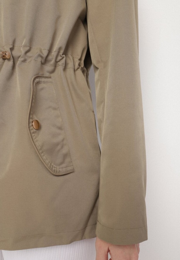 Zielona Kurtka Parka z Odpinanym Kapturem i Ozdobnymi Suwakami Velotia