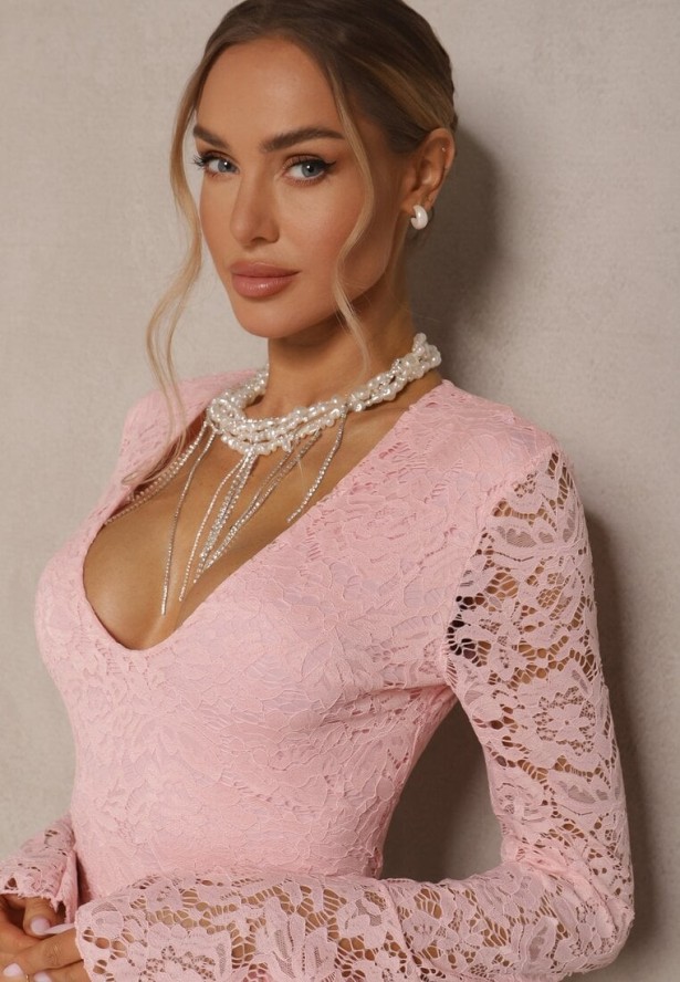 Ciemnoróżowa Dopasowana Sukienka Zdobiona Koronką z Rozszerzanym Dołem Hannalis