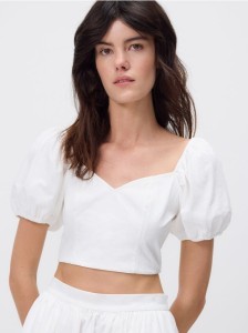Krótka bluzka z bufiastymi rękawami - biały