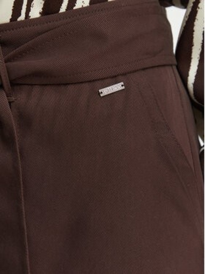 Guess Szorty materiałowe W5GD1R WG4C2 Brązowy ciemny Regular Fit