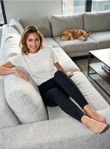 Bawełniana koszulka z dekoracyjną kieszonką - kremowy