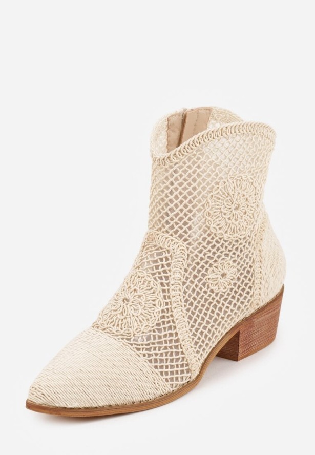 Beżowe Botki Kowbojki VICES na Niskim Stożku z Ażurową Cholewką Azinessa