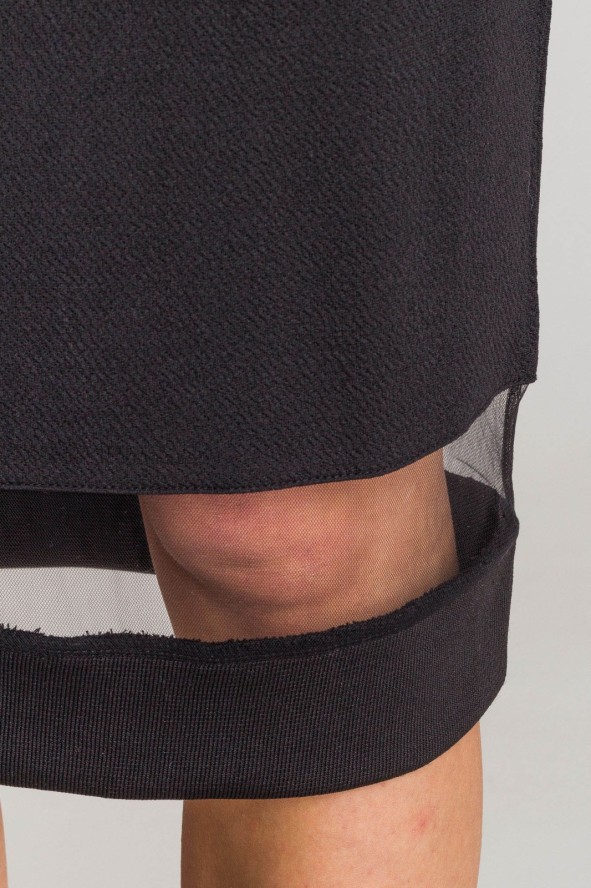 Czarna spódnica z transparentną wstawką