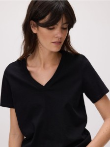 T-shirt regular z dekotem V - czarny