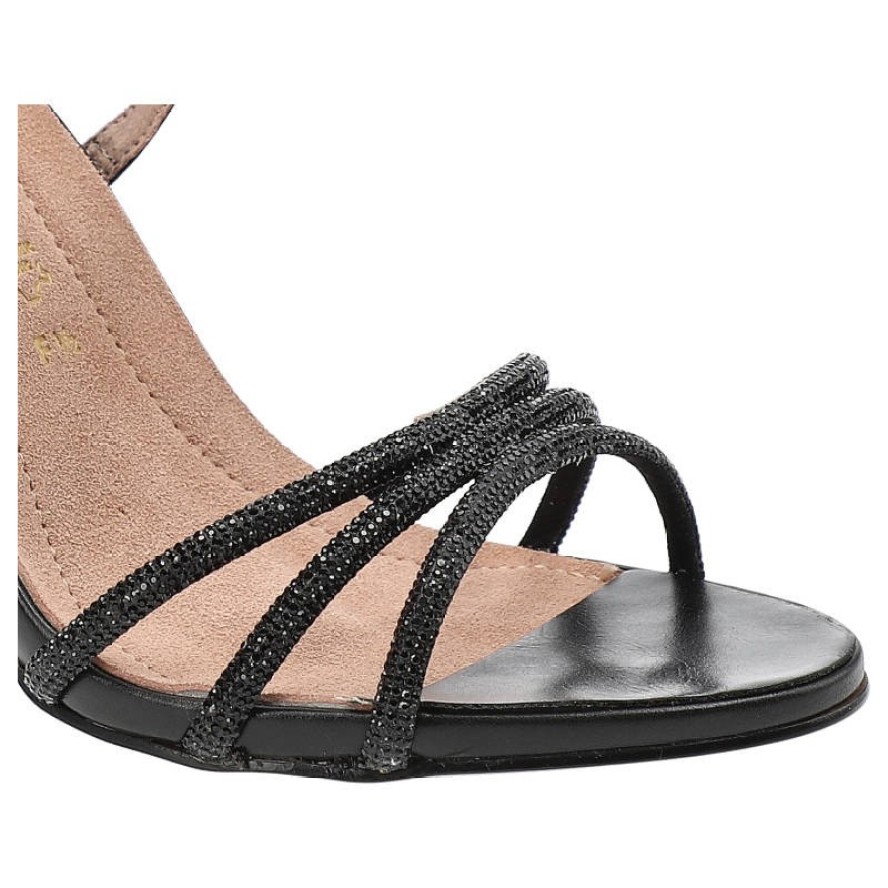 Sandały damskie Tamaris, wykonane ze skóry naturalnej licowej z paskami zdobionymi drobnymi kryształkami regulowanym zapięciem na klamrę i jednolitą