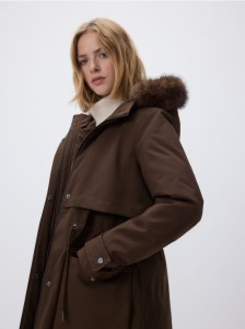Długa kurtka z kapturem - brązowy