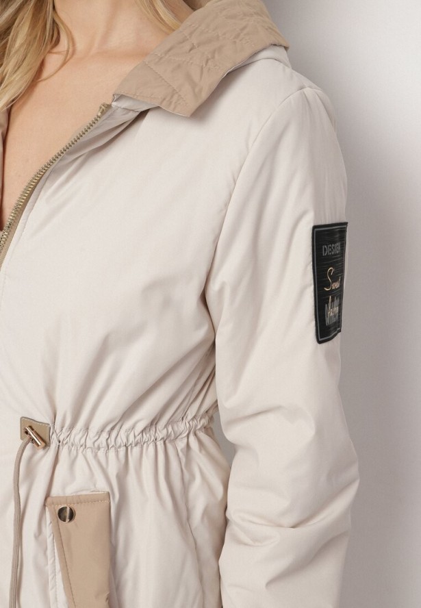 Jasnobeżowa Kurtka Parka z Kapturem i Ściągaczem w Pasie Sizana