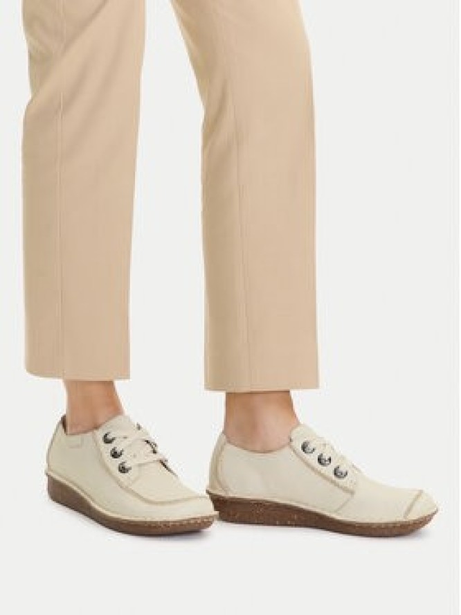 Clarks Półbuty Funny Dream 26181433 Écru
