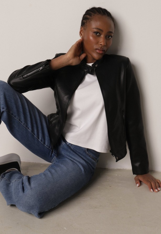 Czarna Klasyczna Kurtka Ramoneska o Dopasowanym Kroju ze Stójką Leamariel