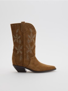 Zamszowe kowbojki z okuciami - brązowy