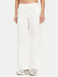 Puma Spodnie dresowe Dare To 629808 Biały Relaxed Fit