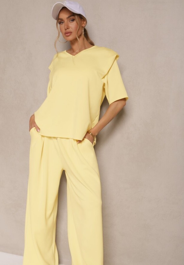 Żółty Komplet z Wiskozą T-shirt z Dekoltem w Serek i Spodnie o Szerokim Kroju Zevline