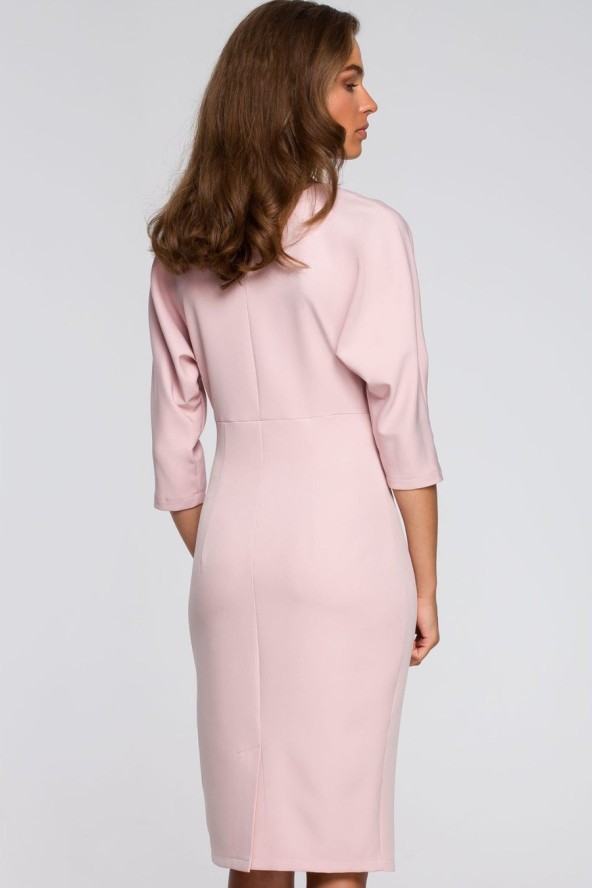 Sukienka elegancka ołówkowa z kimonowymi rękawami taliowana różowa