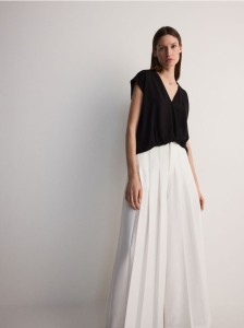 Kopertowa bluzka z wiskozy - czarny