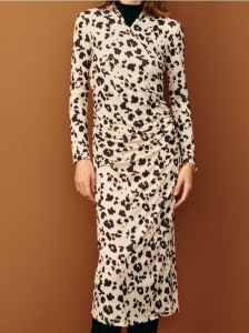 Sukienka we wzór w panterkę z marszczeniami - wielobarwny