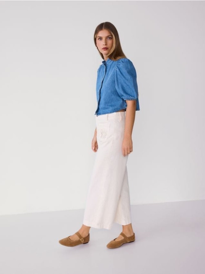 Jeansy culotte z haftem - biały