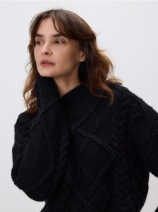 Sweter ze stójką - czarny