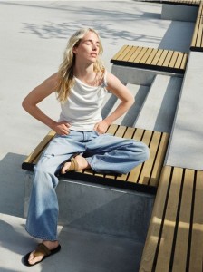 Jeansy wide leg z przetarciami - niebieski