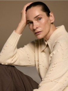 Sweter z wełną - złamana biel