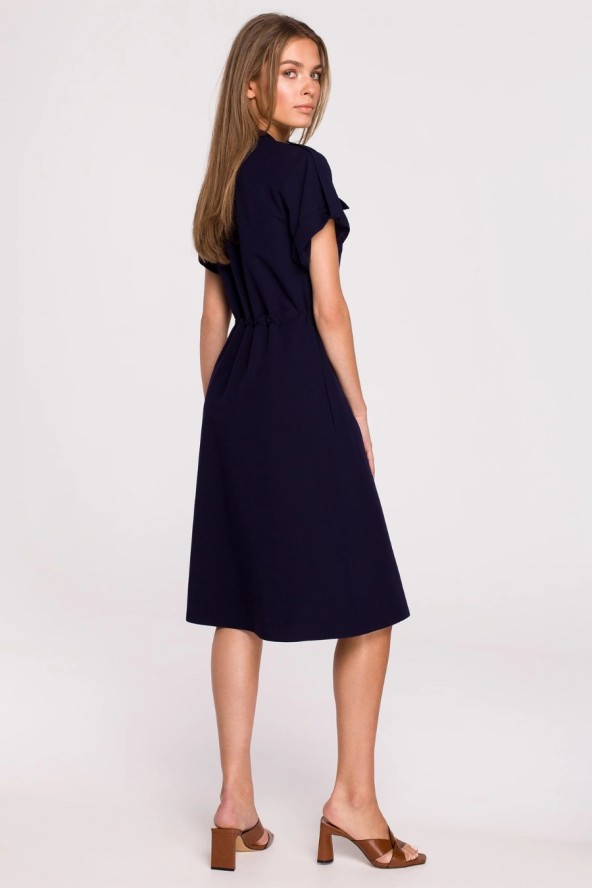Sukienka koszulowa trapezowa granatowa szmizjerka z wiązaniem
