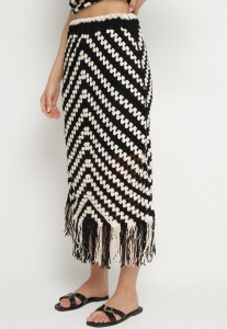 Czarna Ołówkowa Spódnica z Bawełną z Frędzlami Zimarelle