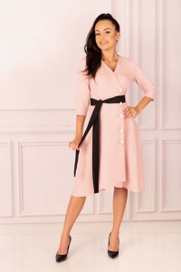 Pudrowa Rozkloszowana Sukienka Zapinana na Guziki