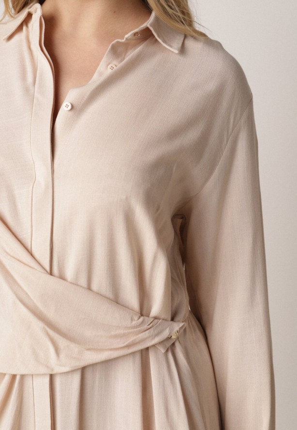 Beżowa Wiskozowa Sukienka Koszulowa z Marszczeniem i Guzikiem w Talii Lennatha