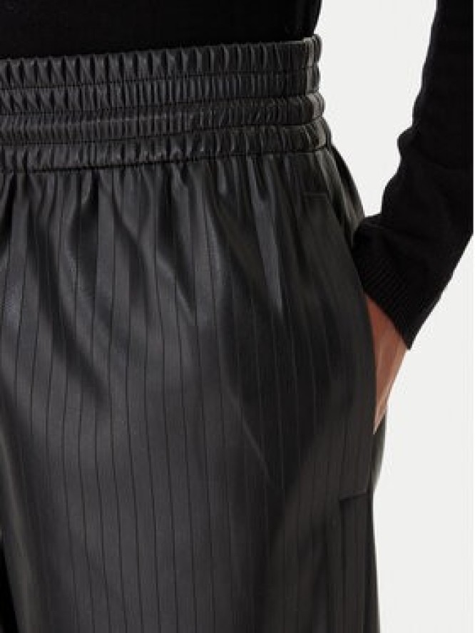 BOSS Spodnie z imitacji skóry Talpina 50548123 Czarny Relaxed Fit
