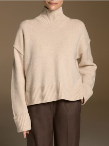 Wełniany sweter z golfem - beżowy