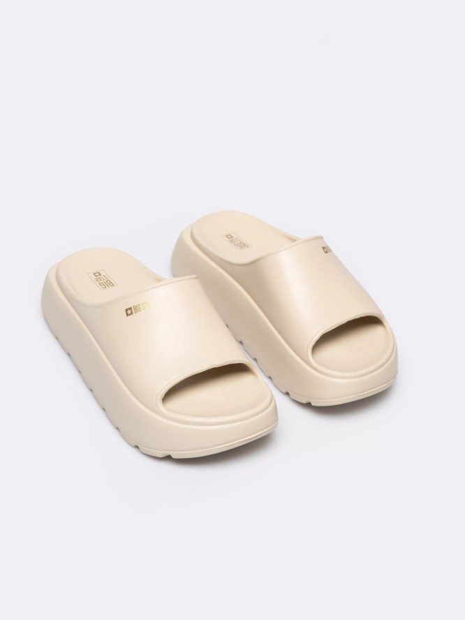 Klapki damskie na podwyższonej podeszwie beżowe RR274A569 801