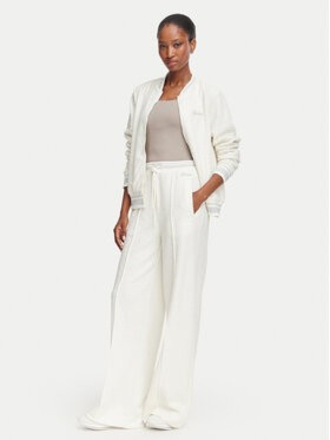 Guess Spodnie materiałowe W6YB13 K4363 Kremowy Relaxed Fit