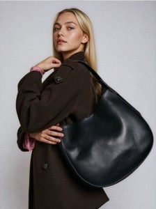 Torebka hobo z imitacji skóry - czarny