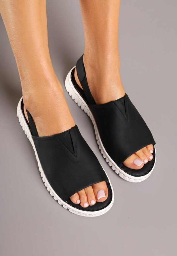 Czarne Sandały Vices z Ekozamszu na Podeszwie Zdobionej Żłobieniami Saruvelle