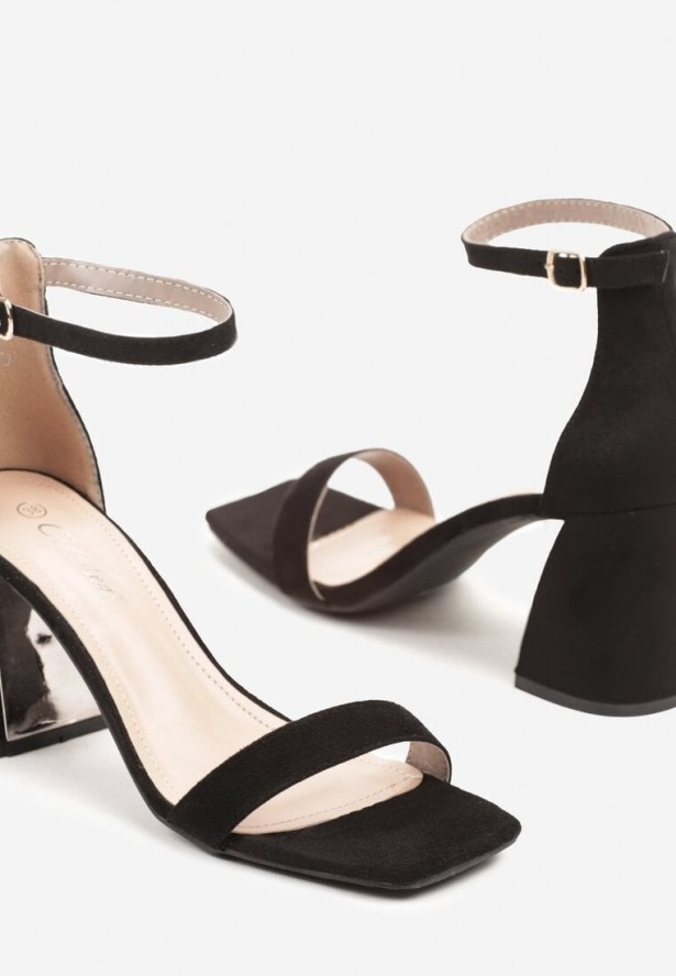 Czarne Sandały na Obcasie z Kwadratowym Noskiem Nusmira
