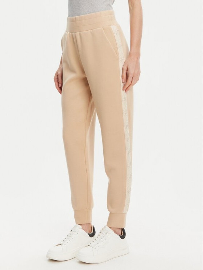 Guess Spodnie dresowe W5YB11 KBYE2 Beżowy Regular Fit