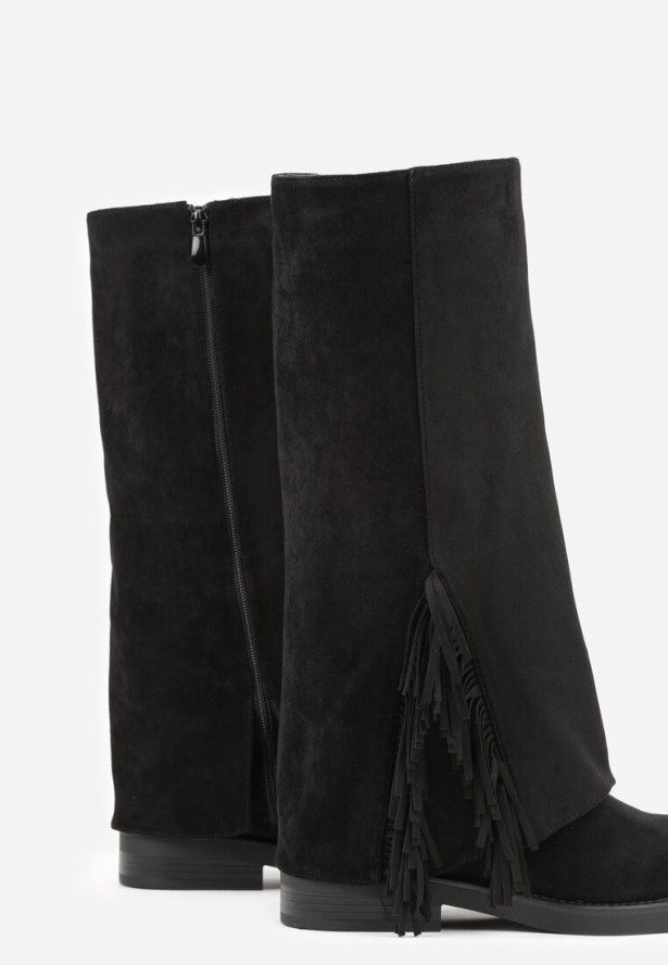 Czarne Kozaki Ozdobione Frędzlami i Wywiniętą Cholewką Reilevia