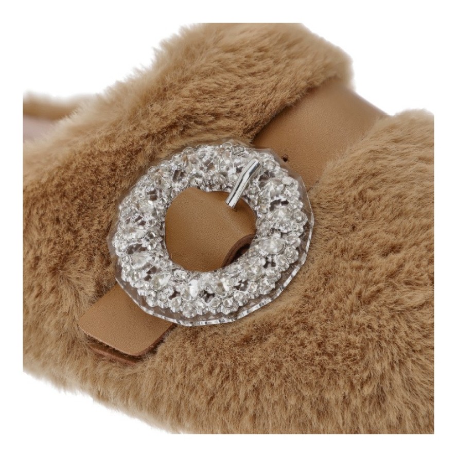 Kapcie damskie Macarena, pantofle z futerkiem z broszką płaskie z odkrytą piętą, karmelowe, Anais25