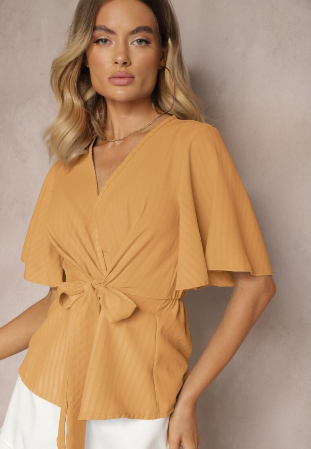 Ciemnobeżowa Bluzka o Kopertowym Dekolcie z Wiązaniem w Talii Risabellna