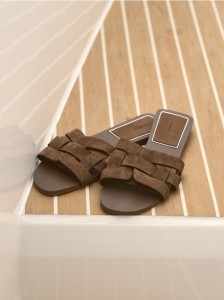 Zamszowe klapki - beżowy