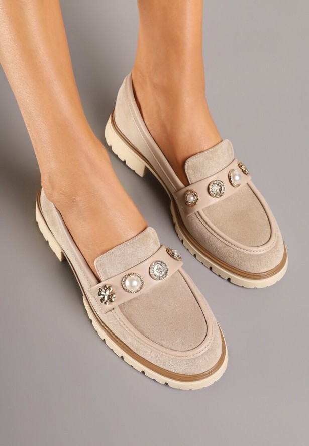 Ciemnobeżowe Mokasyny z Perełkami i Ozdobami Eladeo