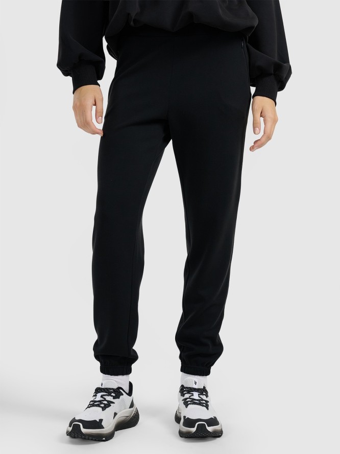 4F Spodnie dresowe joggery z modalem damskie - czarne XS