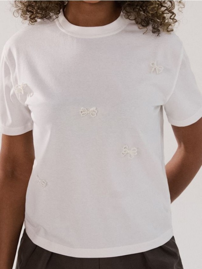 Koszulka z aplikacją 3D - kremowy