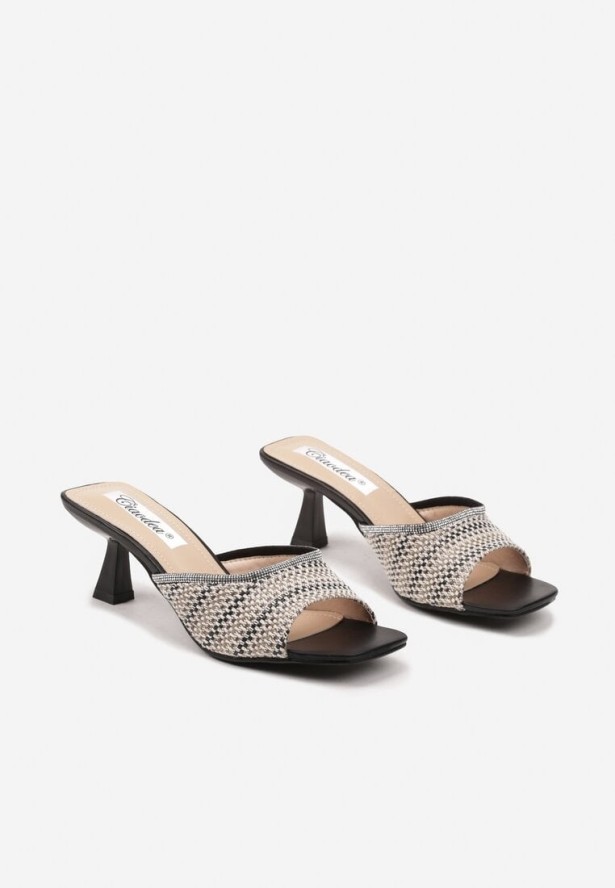 Czarne Klapki na Kaczuszce z Ozdobnym Paskiem Annirea