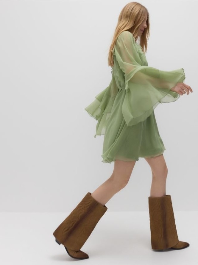 Zamszowe kozaki ze zdobieniem - beżowy