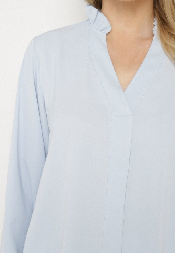 Jasnoniebieska Bluzka z Dekoltem w Serek i Stójką z Falbanką Davisora